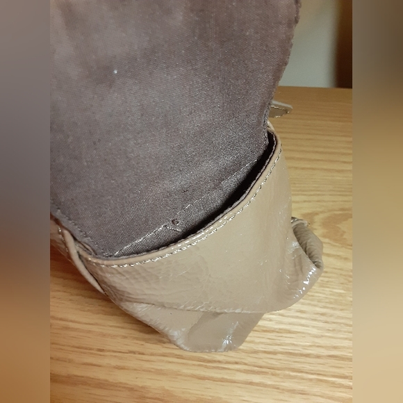 Naturalizer Shiny Faux Patent Leather Light Tan Taupe Handbag Purse - Picture 10 of 16